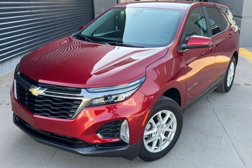 2024 Chevrolet Equinox LT photo 1