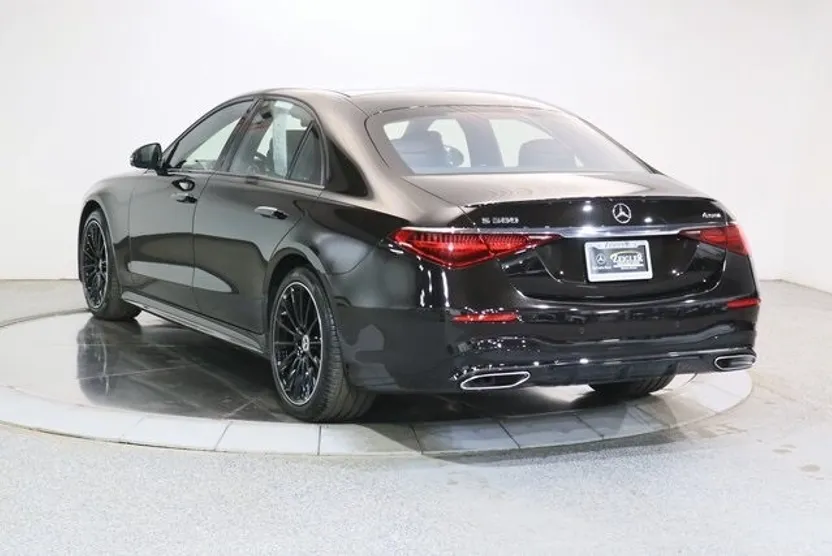 2024 Mercedes Benz S 4MATIC 580 photo 1