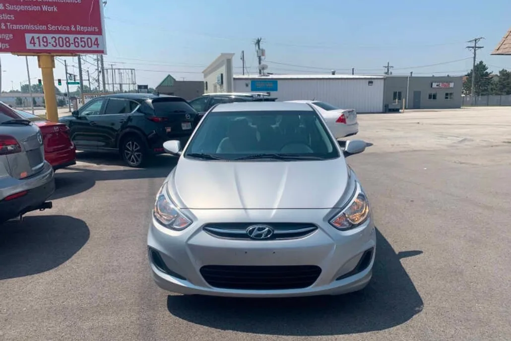 2017 Hyundai Accent SE photo 1