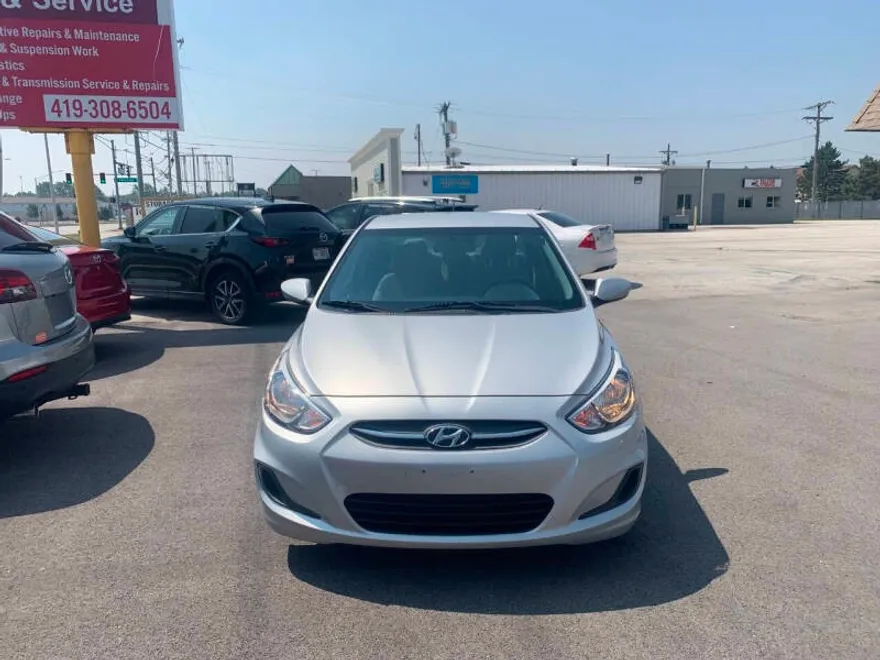 2017 Hyundai Accent SE photo 1
