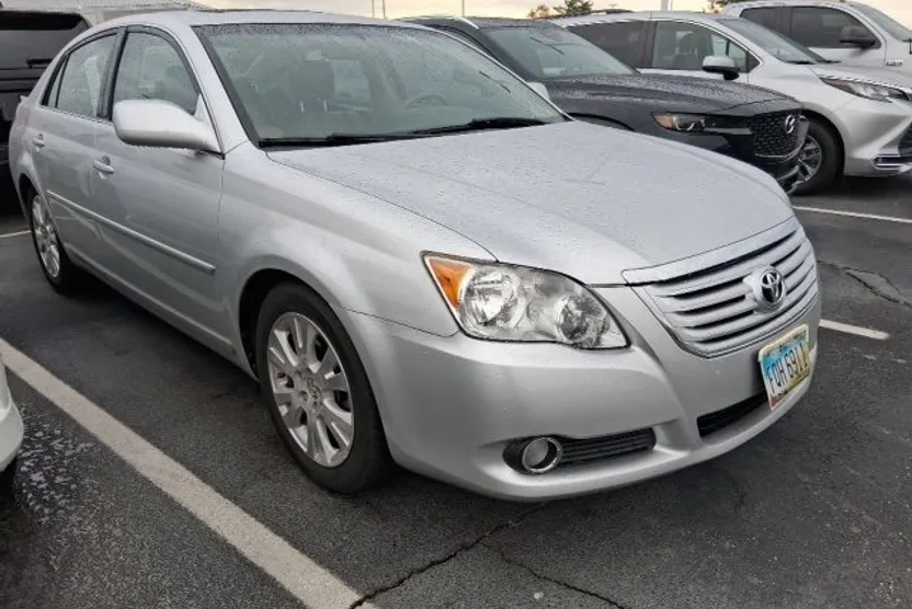 2010 Toyota Avalon XLS photo 1
