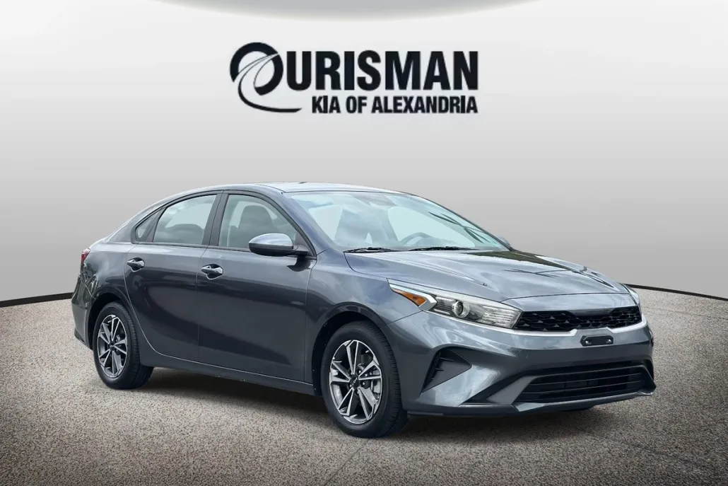 2023 Kia Forte LXS photo 1
