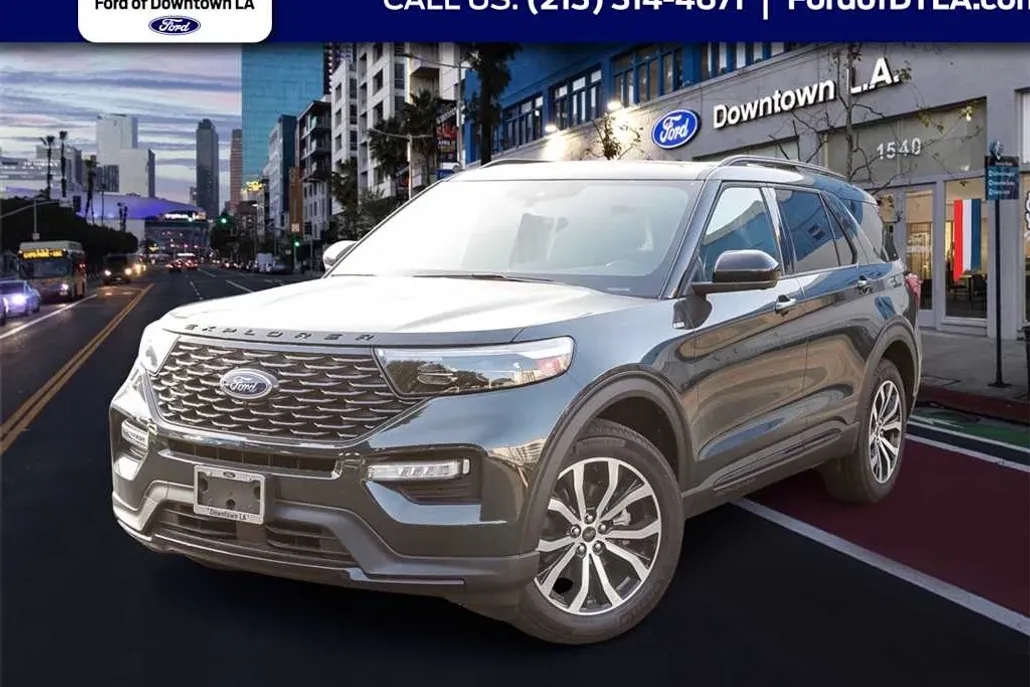 2023 Ford Explorer ST-Line photo 1