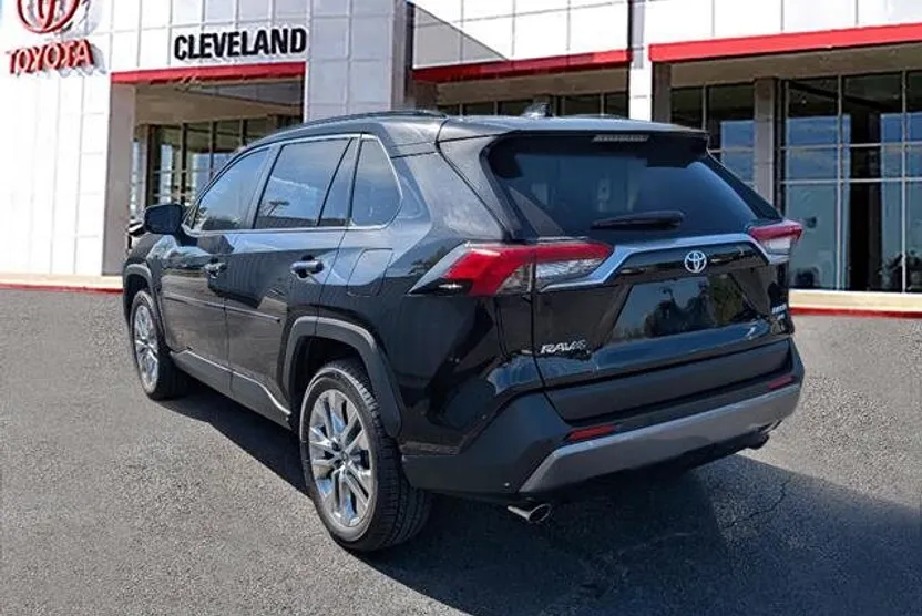 2021 Toyota RAV4 Limited photo 1