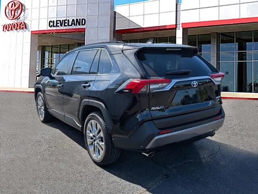 2021 Toyota RAV4 Limited photo 1