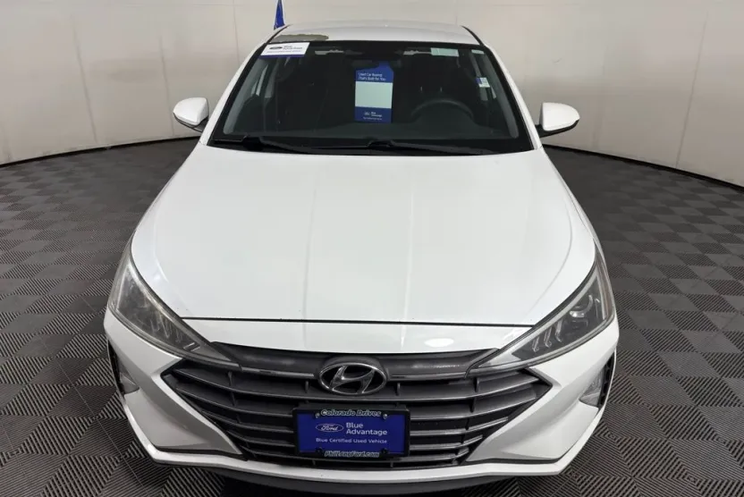 2019 Hyundai Elantra SE photo 1