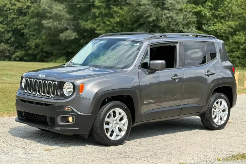 2017 Jeep Renegade Latitude Sport photo 1