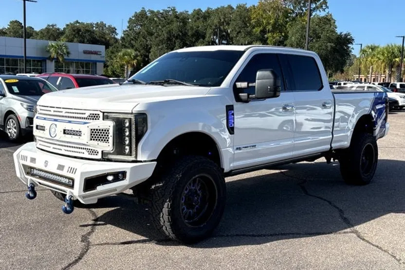 2018 Ford F-250 Platinum photo 1