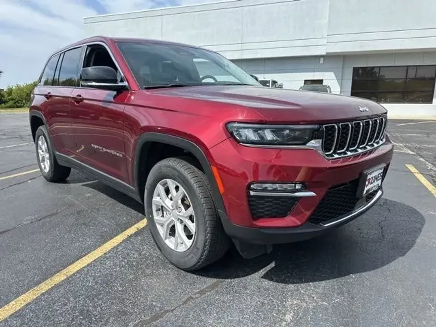 2023 Jeep Grand Cherokee Limited photo 1