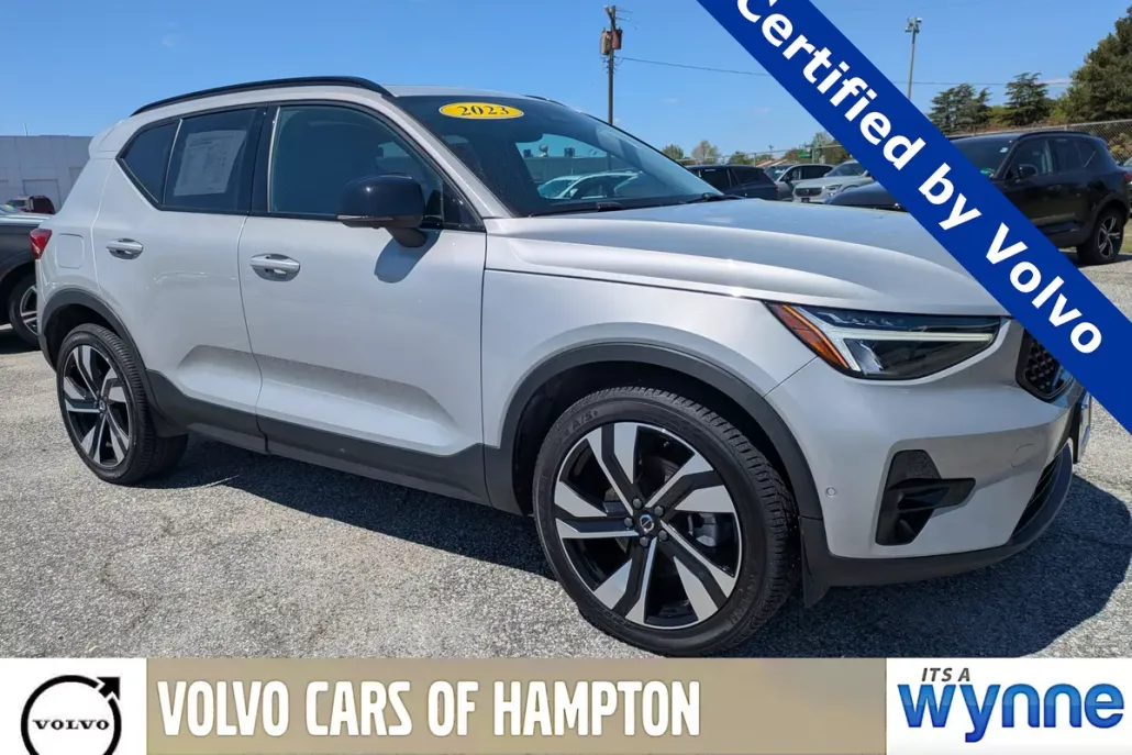 2023 Volvo XC40 AWD Plus photo 1