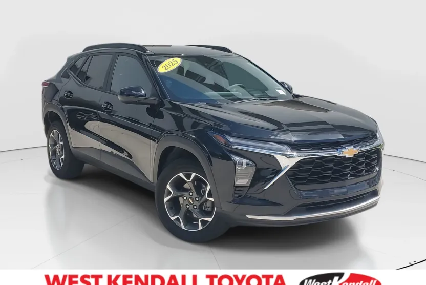 2025 Chevrolet Trax LT photo 1