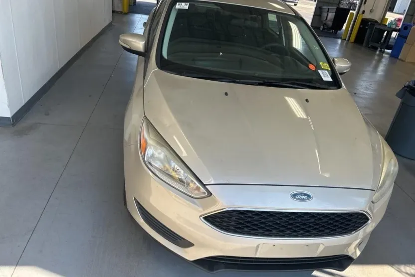 2017 Ford Focus SE photo 1