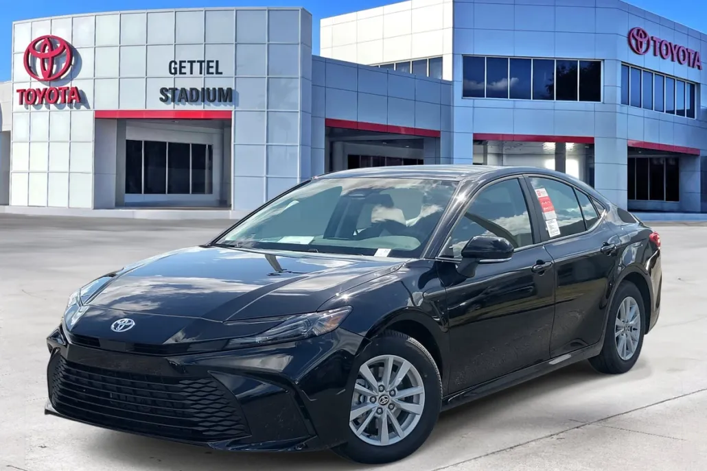 2026 Toyota Camry LE photo 1