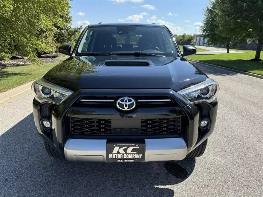 2021 Toyota 4Runner TRD Off-Road photo 1