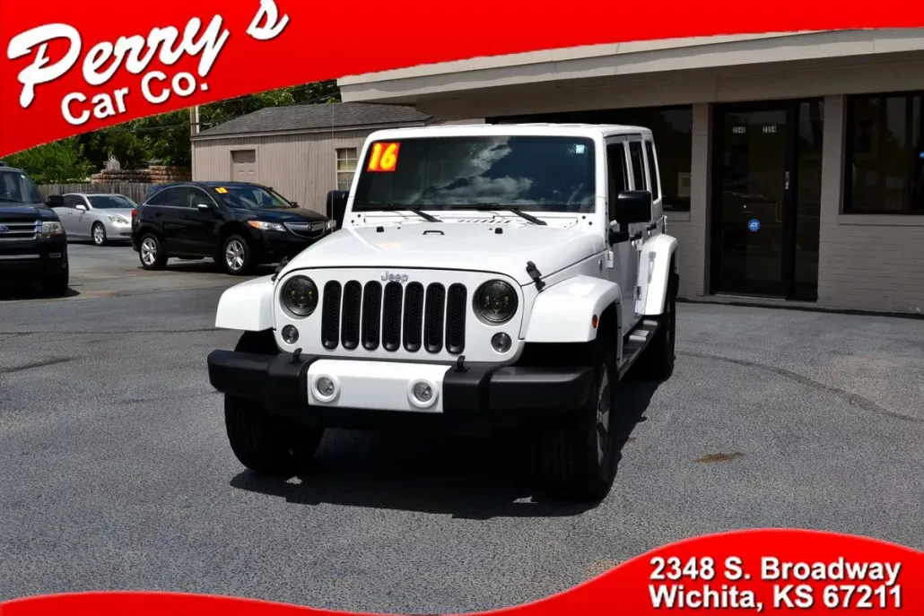 2016 Jeep Wrangler Unlimited Sahara photo 1