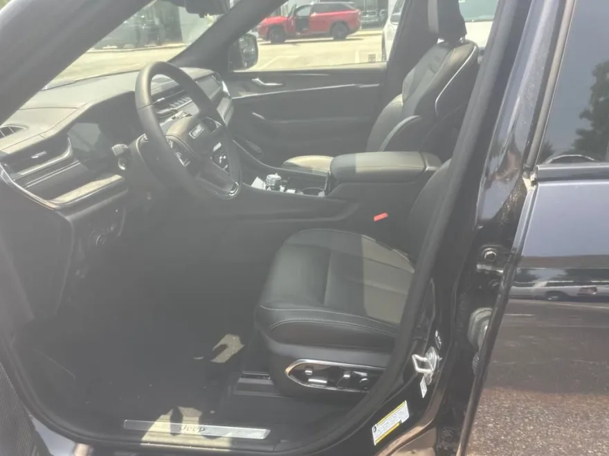 2024 Jeep Grand Cherokee Overland 4xe photo 1