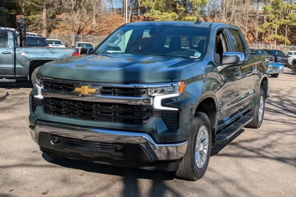 2025 Chevrolet Silverado 1500 LT photo 1