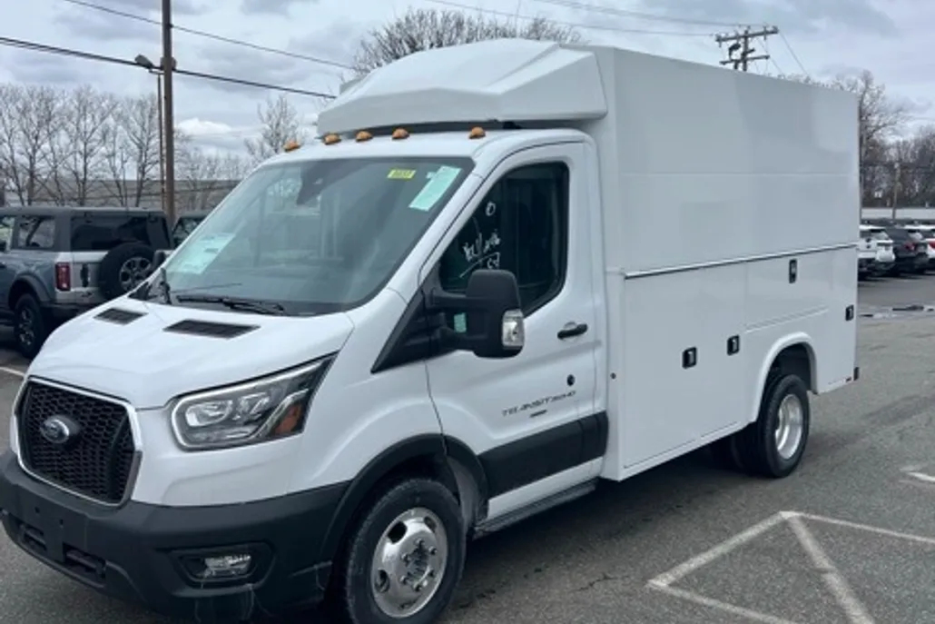 2024 Ford Transit Cutaway photo 1