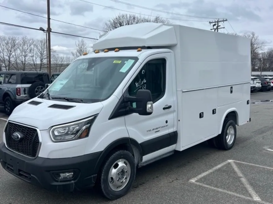 2024 Ford Transit Cutaway photo 1
