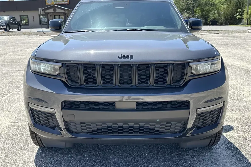 2025 Jeep Grand Cherokee Limited photo 1