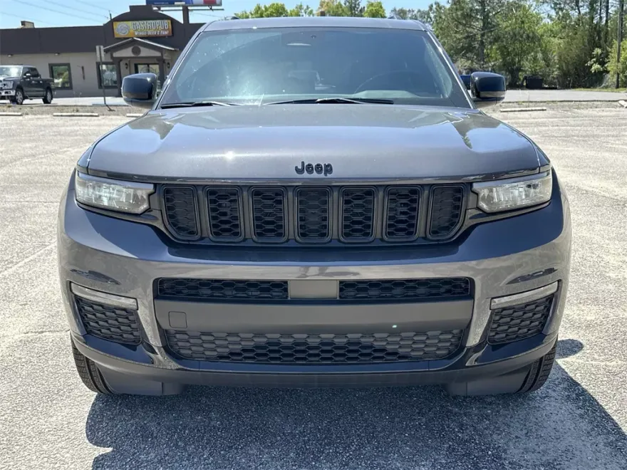 2025 Jeep Grand Cherokee Limited photo 1