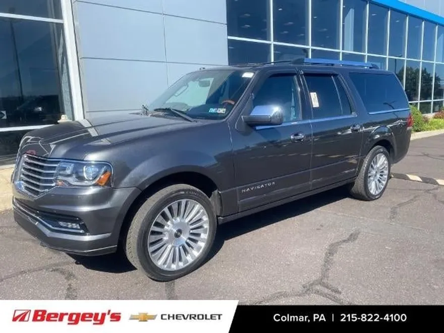 2017 Lincoln Navigator Select photo 1
