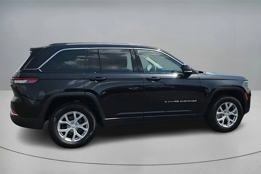 2023 Jeep Grand Cherokee Limited photo 1