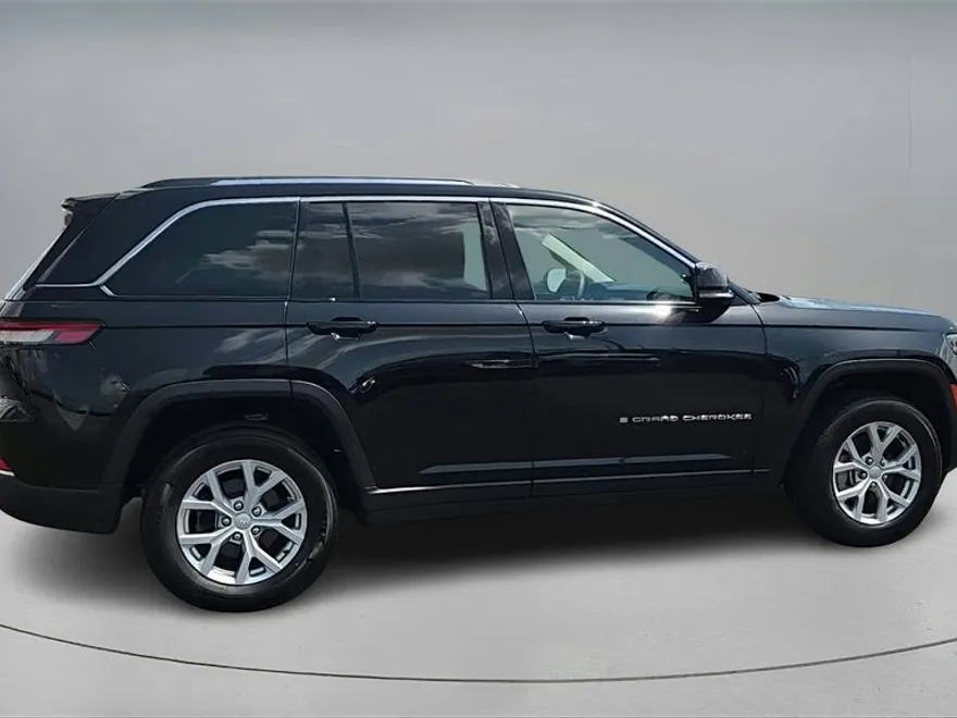 2023 Jeep Grand Cherokee Limited photo 1