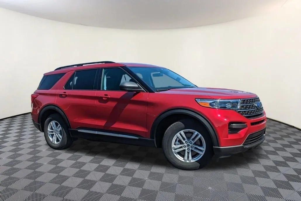 2022 Ford Explorer XLT photo 1