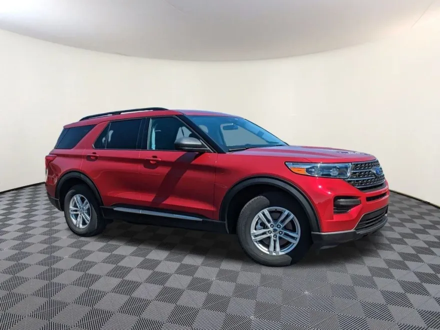 2022 Ford Explorer XLT photo 1