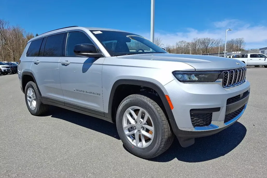 2025 Jeep Grand Cherokee Laredo photo 1