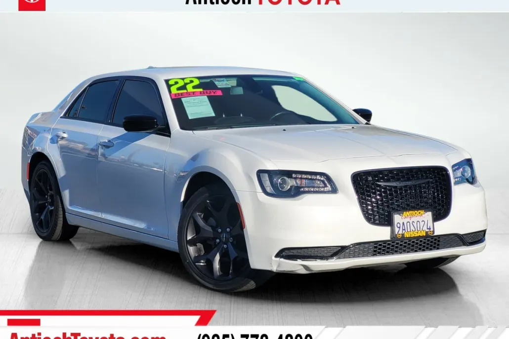 2022 Chrysler 300 Touring photo 1