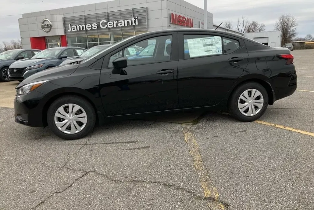 2025 Nissan Versa S photo 1