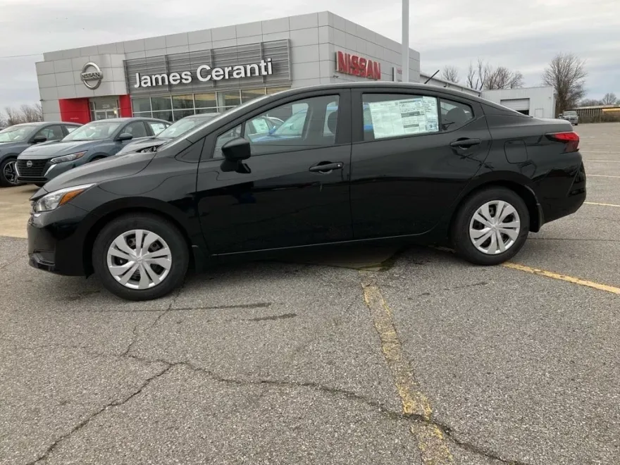 2025 Nissan Versa S photo 1