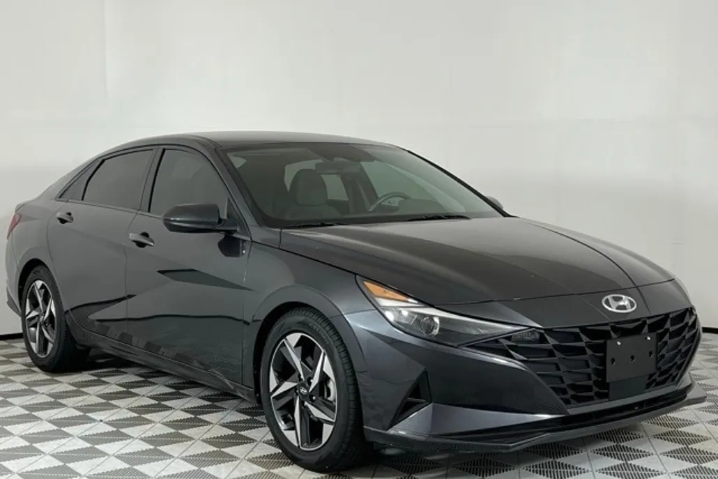 2023 Hyundai Elantra SEL photo 1
