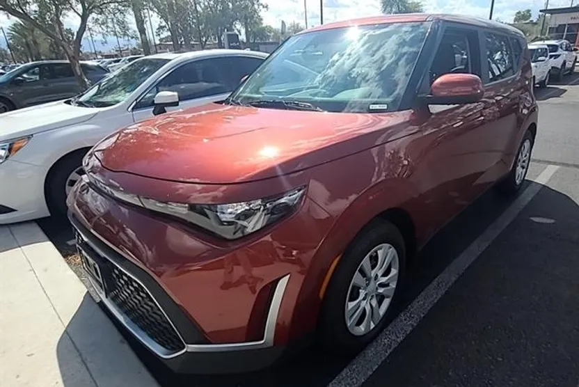 2023 Kia Soul LX photo 1