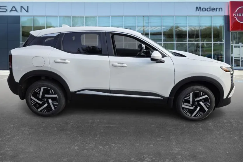 2025 Nissan Kicks SV photo 1