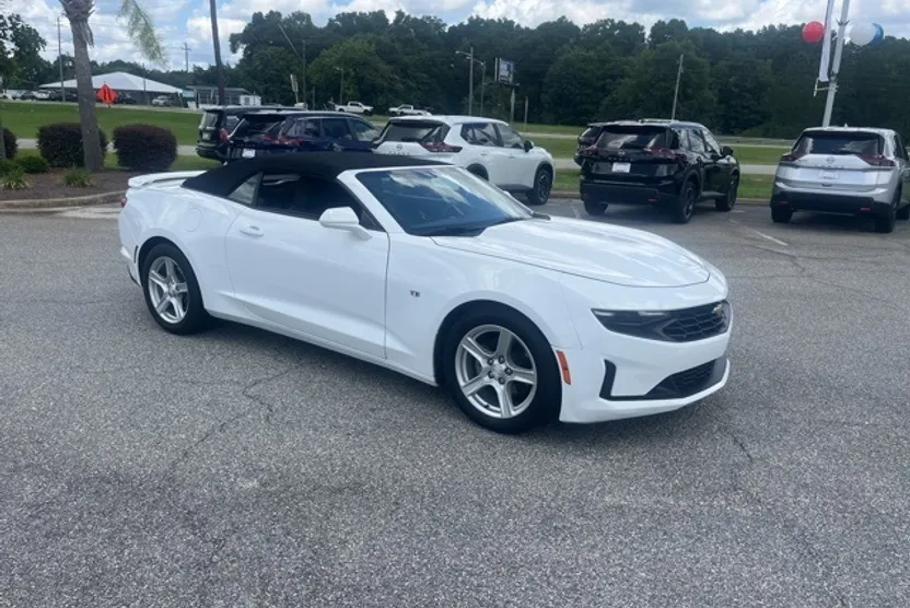 2022 Chevrolet Camaro 1LT photo 1