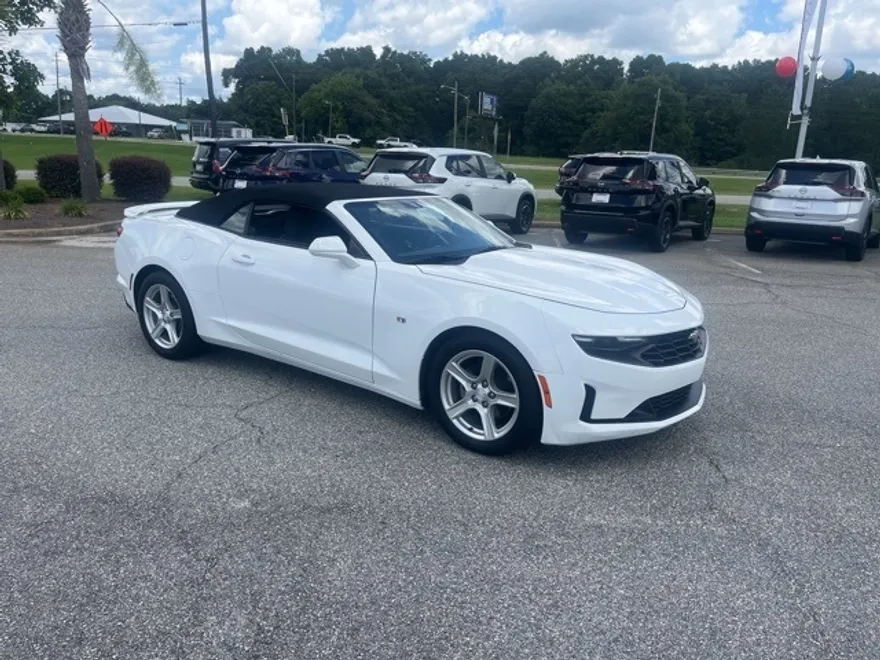 2022 Chevrolet Camaro 1LT photo 1