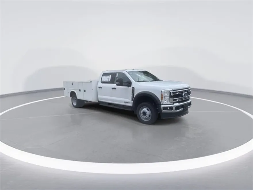 2024 Ford F-550 photo 1
