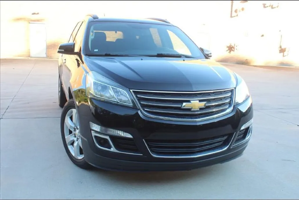 2017 Chevrolet Traverse 1LT photo 1