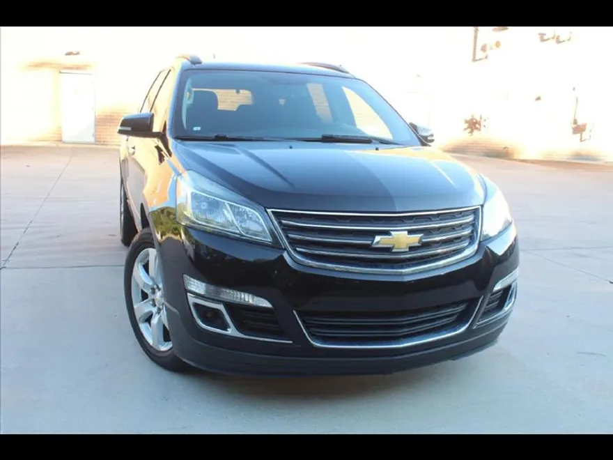 2017 Chevrolet Traverse 1LT photo 1