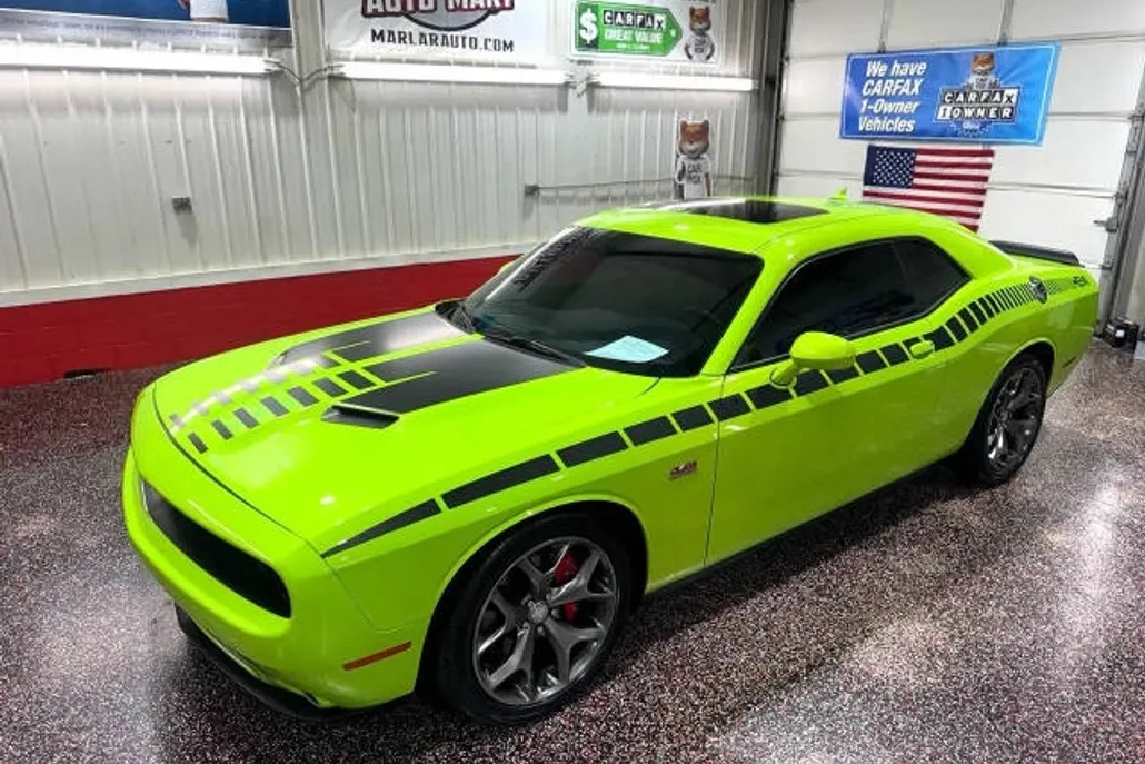 2015 Dodge Challenger R/T Plus photo 1