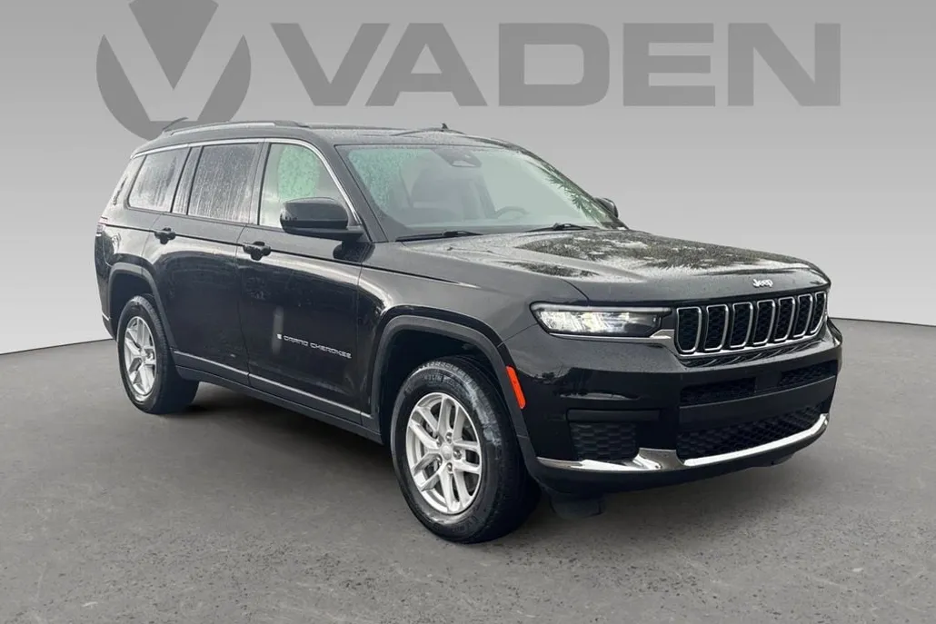 2023 Jeep Grand Cherokee Laredo photo 1