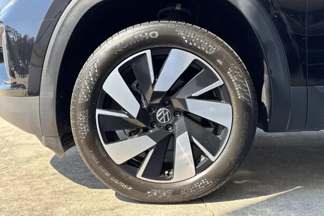 2024 Volkswagen Atlas Cross Sport SE Technology photo 1