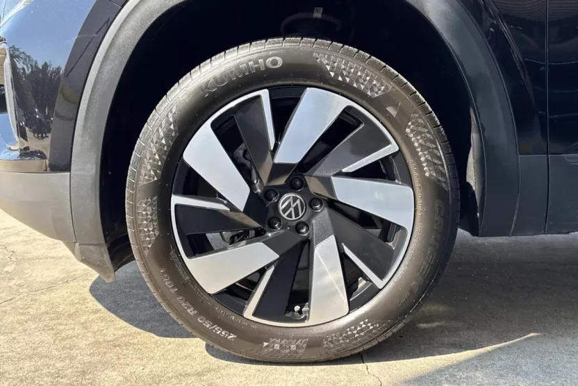 2024 Volkswagen Atlas Cross Sport SE Technology photo 1