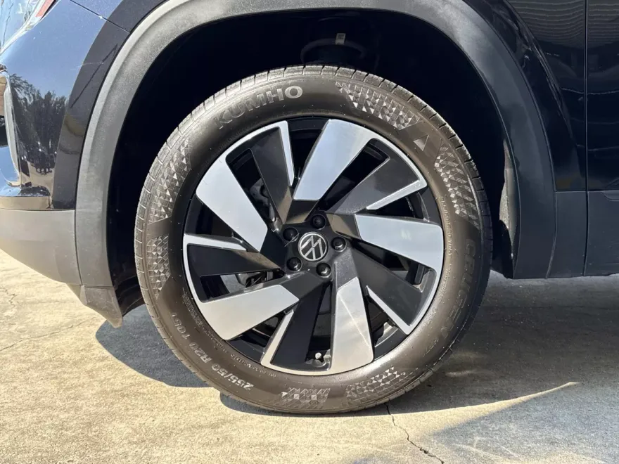 2024 Volkswagen Atlas Cross Sport SE Technology photo 1