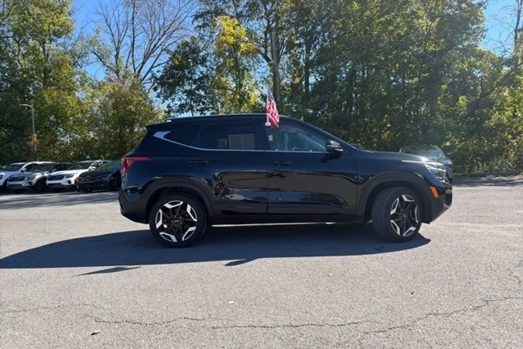 2024 Kia Seltos SX photo 1