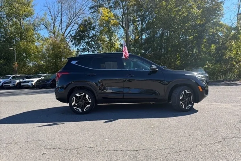 2024 Kia Seltos SX photo 1