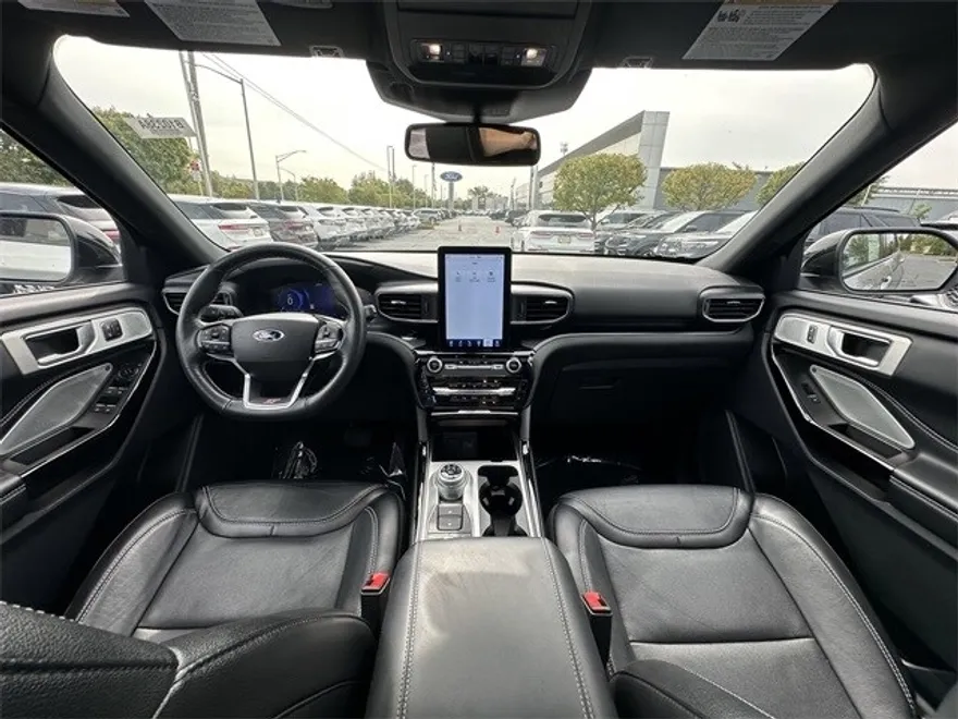 2022 Ford Explorer ST photo 1